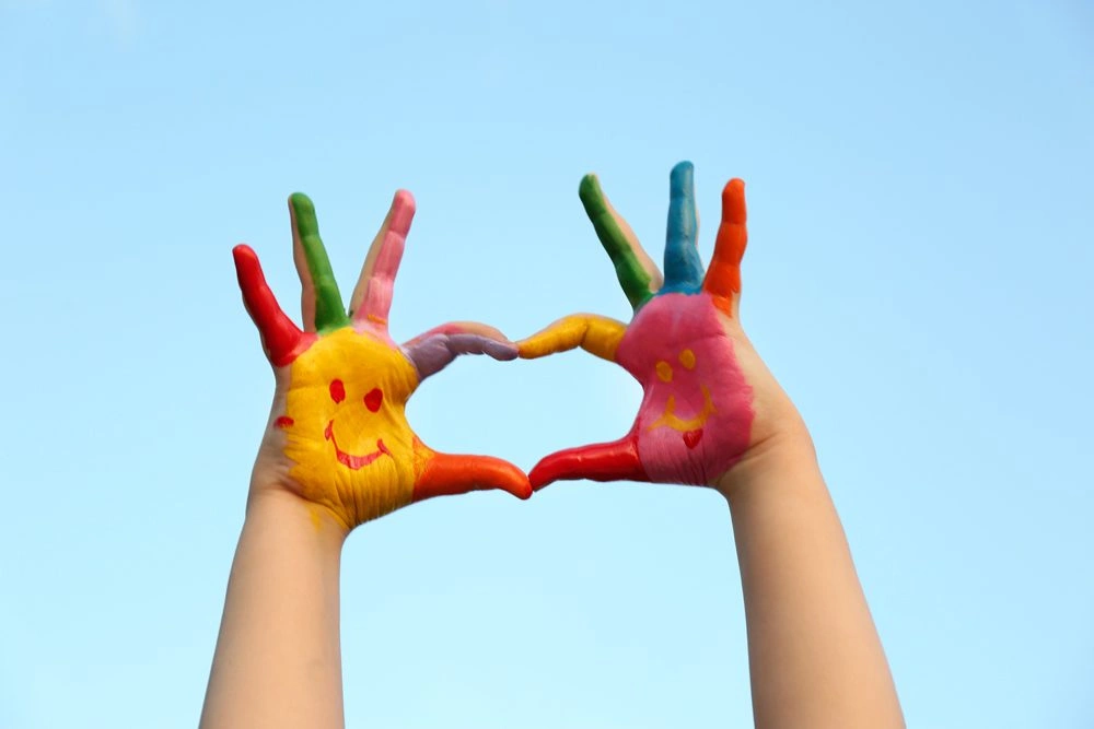 Testimonials-heart-hands